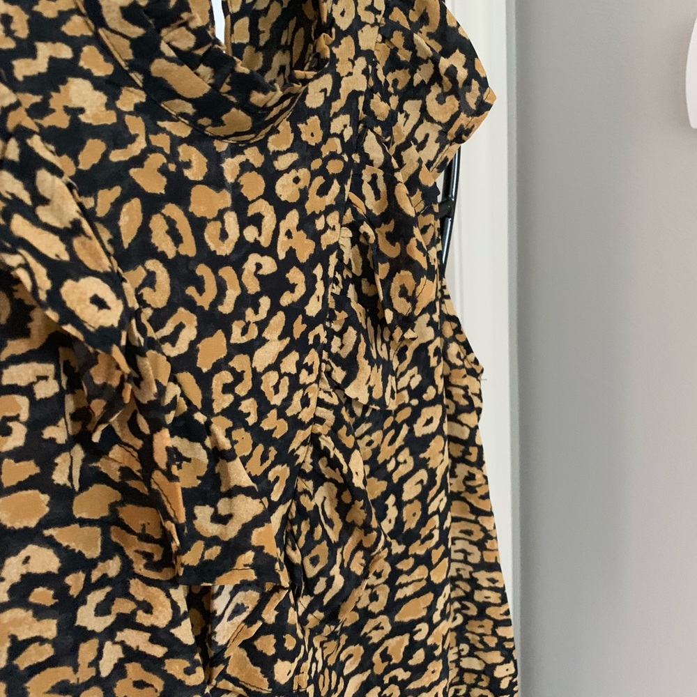 Cheetah print sleeveless top with ruffle front - Picture 3 of 4